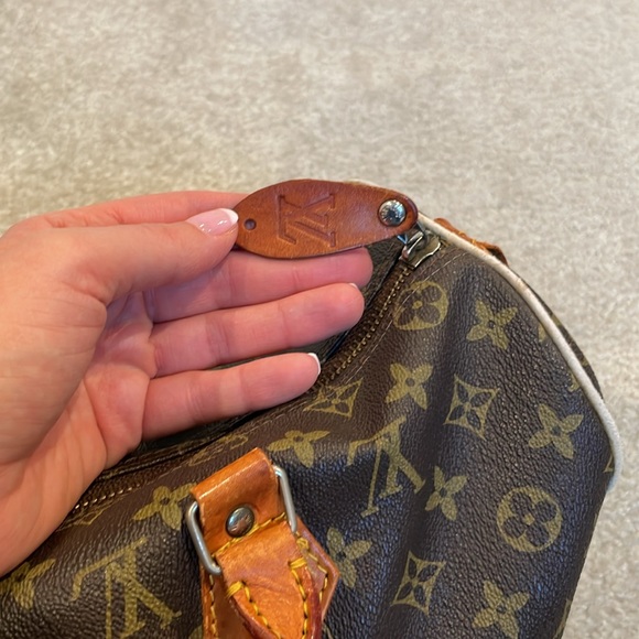 Authentic Louis Vuitton Speedy 35! Vintage bag! Comes with lock and key - Picture 11 of 17